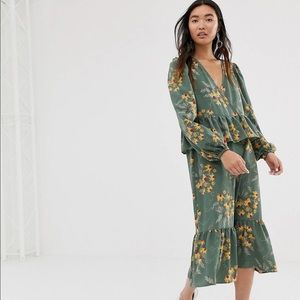 Monki Floral Print MIDI Frill Dress